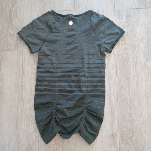 Athleta Short Sleeve Compression Workout Shirt Grey Women's Small - Picture 2 of 4